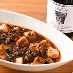 クリスタルジェイド六本木 - 赤ワインと麻婆豆腐