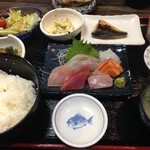 魚良 - これで700円（税込み）Goodです。