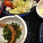 魚良 - 膳ごとに小鉢は少しずつ違うようです。