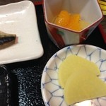魚良 - 食後のデザートも付いてます。
