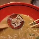 北海道名物らー麺 えびそば一幻 - やわらかチャーシューの上に
