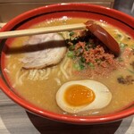 北海道名物らー麺 えびそば一幻 - 味玉もしっかり、味が染み込んでます