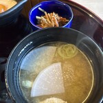 三枚目 助五郎 - 優しい味付けの味噌汁！