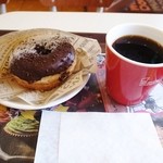 Misuta Donatsu - クロワッサンドーナツとコーヒー