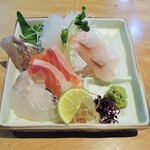 おでんと鴨蕎麦居酒屋 じんべえ - おまかせお造り五種盛り合わせ