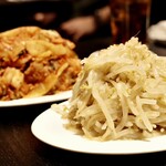 暴飲暴食 - 山盛り白菜キムチ 山盛りもやしナムル