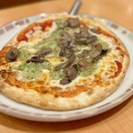 サイゼリヤ - 野菜とキノコのピザ（税込み400円）