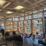 AWA NISHI-IZU - 明るいロビー　ここでお酒を飲めます