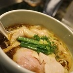 Japanese Ramen Noodle Lab Q - 2014 ＃２５９ ★Ｑ ＠清湯醤油＋フワフワわんたん（エビ入り） ￥９３０