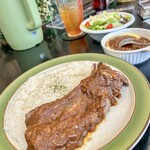 クロック - スペアリブチーズカレー、サラダ、アイスティー