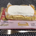 LAWSON - 料理写真:『盛りすぎ!ふわもち生シフォン』(257円)です。