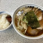 らーめん くぼ田 - 醤油チャーシューワンタン麺 ライス