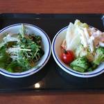 ビッグボーイ - 【2014年12月】料理が運ばれてくる前にサラダを食べます。先にサラダを胃袋に入れておくのは鉄則です。