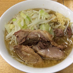 ラーメン二郎 - ラーメン 700円　麺半分・ヤサイ少なめ・ニンニク・カラメ・アブラ