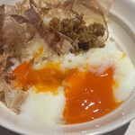 AWA NISHI-IZU - 温玉の黄身を割って食べます