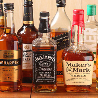 위스키는 다양한 종류가 준비되어 있어요◎ 저렴하게 즐길 수 있는 주간 음료!