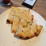 サントシ - チーズナン 4枚  ￥790