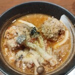 マッカ - お通しのトマトソースのミートボール。これをパスタにかけるだけでも一品になるかも？なくらい旨し