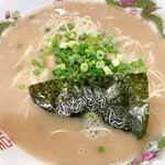 とんこつラーメン よかろうもん - 