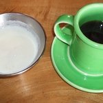 友歩嶺 - 牛乳が別に供されるカフェ・オレ