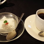 是的菜館 - デザートの杏仁豆腐とコーヒー（グリーンランチ）