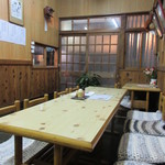 泉屋 - 一番奥の席より