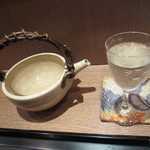 寿修 - この様な酒器で日本酒いただきました。