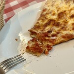 ラッコズ ニューヨークスタイルピザ - 熱々なので始めはナイフとフォークで！