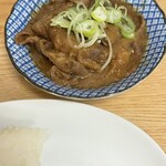 はやふね食堂 - 牛モツ煮込みは300円