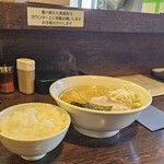 麺 晴天 - 店内