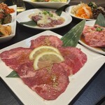 老舗精肉店直送 千種焼肉 飛騨牛の奴隷 - 