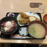 花いち - まぐろ叩き丼とlジャンボ海老フライ