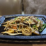 カフェレスト 泉 - 料理写真:ホルモン焼き定食