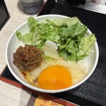 鶏白湯らーめん 自由が丘蔭山 - 肉みそ玉子かけ丼ヽ(´ー｀)ノ