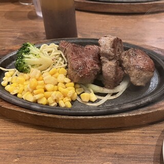 ヒーローズ ステーキハウス_0