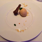 unito - エクレアとカフェのエスプーマ　　キャラメルジェラート