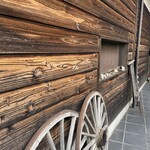 食道やま - 並ぶ場所