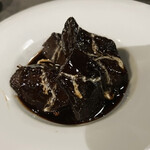 マルカドール - 牛タンの赤ワイン煮込み