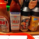 ステーキハウス88Jr. - テーブル上のソース類