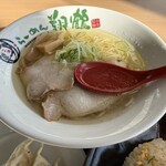 地鶏らーめん 翔鶴 - しおらあめん（スープ）