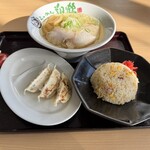 地鶏らーめん 翔鶴 - 王道セット（しお）