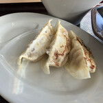 地鶏らーめん 翔鶴 - ぎょうざ