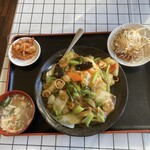 一軒餃子 - 料理写真:五目あんかけ焼そば
タンパク質が不足。イカ、豚を求む