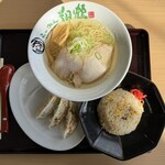 地鶏らーめん 翔鶴 - 王道セット（アップ１）