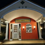 フライングガーデン - 20時半外観