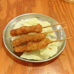 串カツ田中 - 無限ニンニクホルモン串 お皿に取り分け後 (2025.12.03)