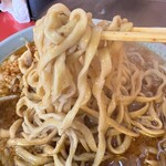 ラーメン 富士丸 - 若い子、麺上げ上手くなったねー！バッチリの茹で加減だよ。