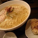 あら炊き塩らぁめん（へしこ焼きおにぎり付き）　980円