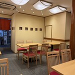 赤坂ふきぬき - 店内は清潔感がある、閉店間際ですいてた