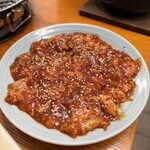 炭火焼肉・ホルモン モツの関ちゃん - テッチャン11切れ